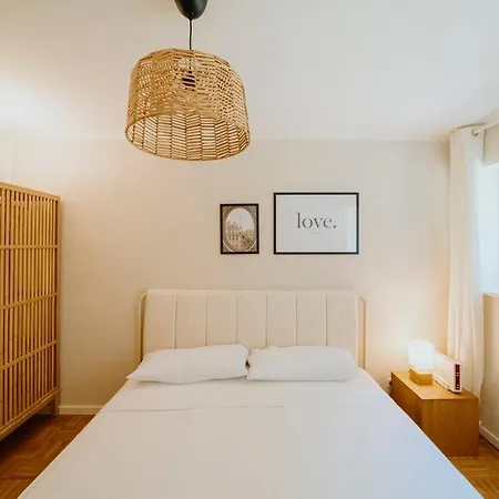 Parklounge In Historic Apartment Berlin