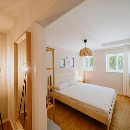 Parklounge In Historic Apartment *