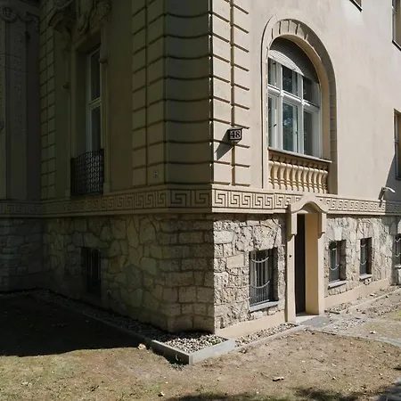 Parklounge In Historic Apartment