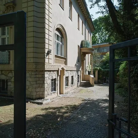 Parklounge In Historic דירה ברלין